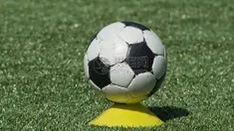 西班牙2-2土耳其：世预赛战平，奥尔莫立奇斩首球